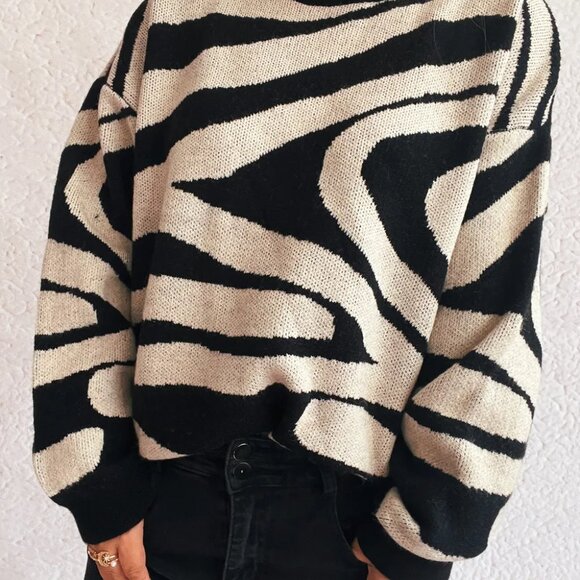 Zebra Print Round Neck Sweater - Picture 4 of 16